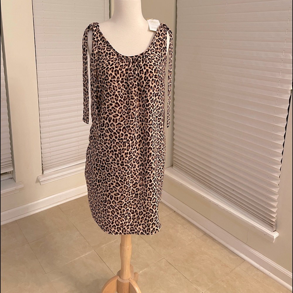 Cute, multi seasonal, leopard print dress.